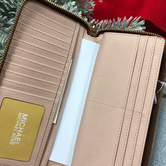 Michael Kors Jet Set Travel continental wallet - Picture 5 of 7
